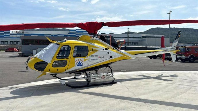 Helicóptero antiincendios de las instituciones vascas.