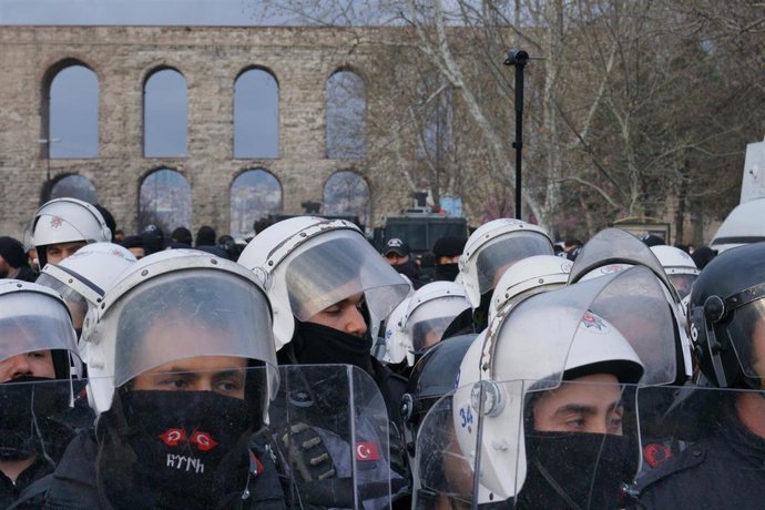 Archivo - Imagen de archivo de Policía antidisturbios en Estambul (Turquía) 