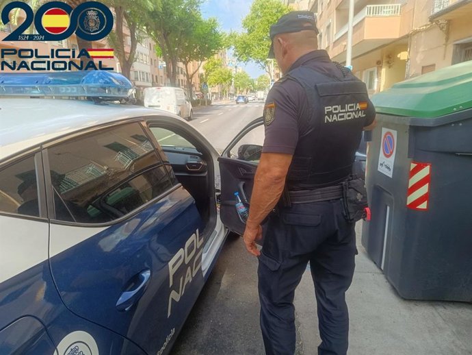 La Policía Nacional detiene a un hombre por acuchillar al novio de su expareja.