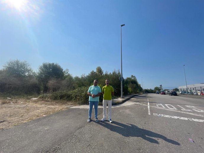 El alcalde de Siero, Ángel García, y el concejal de Abastecimiento de Agua y Saneamiento, Parque Móvil, Asociaciones de Vecinos y Centros Socioculturales en el Ámbito Rural, Pergentino Martínez.