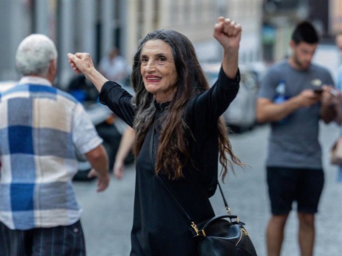 Ángela Molina arropa a su hermana Mónica Molina en una noche mágica en los Veranos de la Villa
