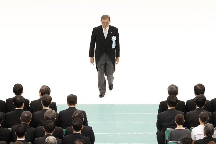 15 de agosto de 2025, Tóquio, Japão: O primeiro-ministro japonês Shigeru Ishiba participa de uma cerimônia comemorativa do 80º aniversário da rendição do Japão na Segunda Guerra Mundial, realizada no Nippon Budokan Hall, em Tóquio.
