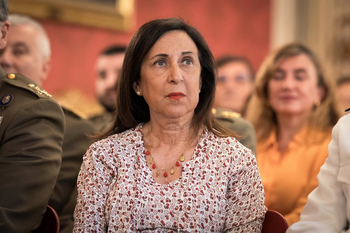 Robles visitará este sábado a la UME que participa en la lucha contra incendios en CyL y Galicia