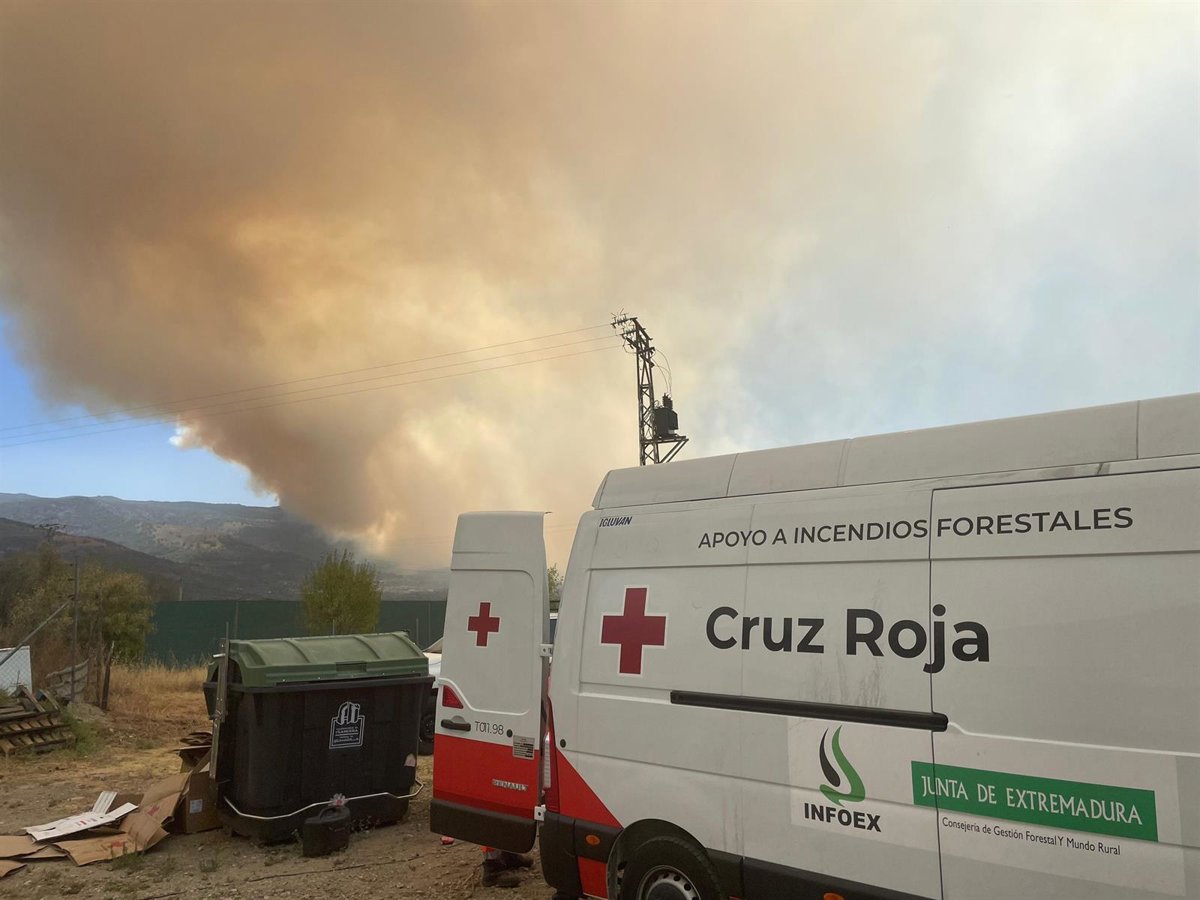 Los evacuados por el incendio en Jarilla podrán regresar a sus hogares, mientras que Casas del Monte seguirá confinada