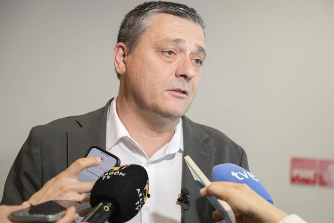 Archivo - El secretario general del PSOE Alto Aragón, Fernando Sabés