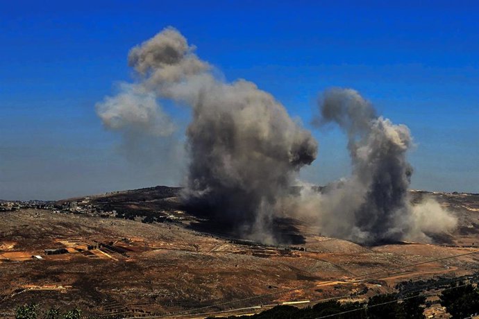 Archivo - Ataques israelíes a las afueras de la ciudad libanesa de Nabatiye