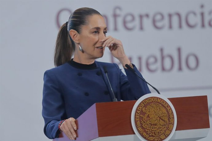 13 de agosto de 2025, Cidade do México, Cdmx, México: A presidente do México, Claudia Sheinbaum, fala durante uma coletiva de imprensa sobre o progresso feito nos projetos de semicondutores Kutsari e nos carros elétricos Olinia no Palácio Nacional, em 13 