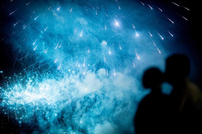 Tradicional espectáculo de fuegos artificiales de la Feria de Málaga