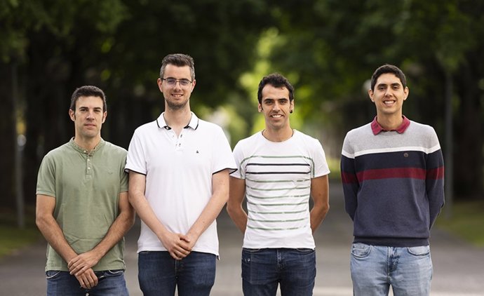 Los investigadores de la UPNA premiados. De izq. A dcha.: Daniel Salcedo, Sergio Ibáñez, Xabier Sandua y Miguel Ángel Martín. Faltan: Fernando Veiga y Pedro José Rivero.