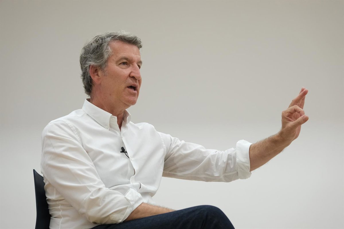 Feijóo someterá a debate dentro del PP que los altos cargos deban acreditar sus títulos académicos
