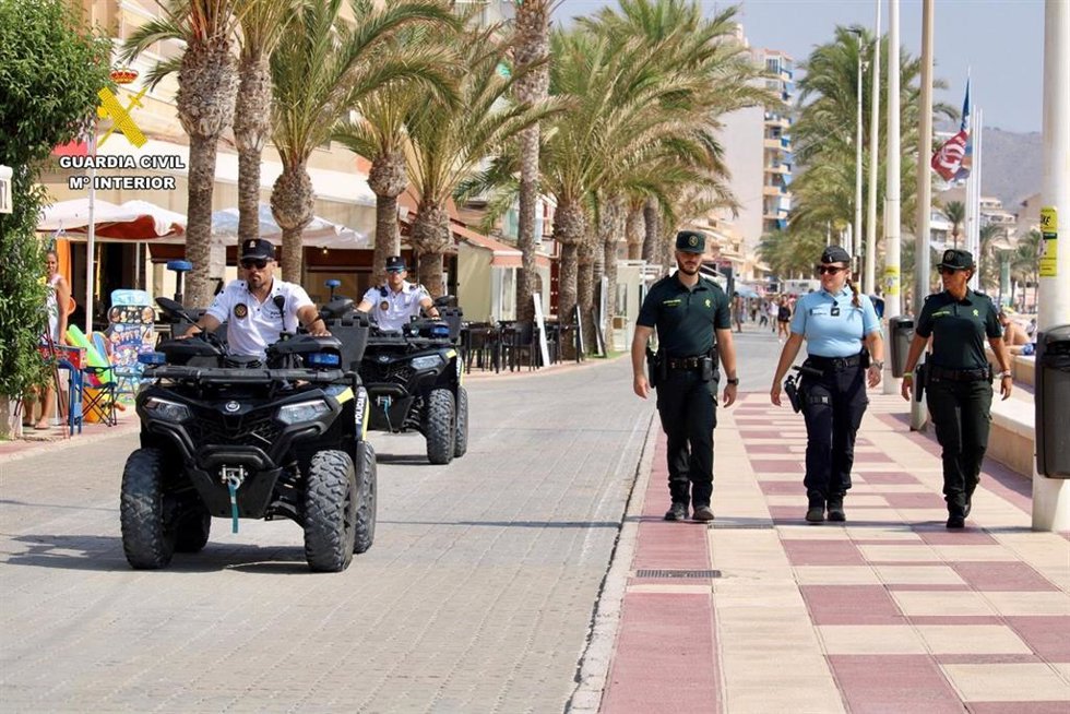 La Guardia Civil de Altea y El Campello trabaja junto a tres agentes extranjeros durante agosto