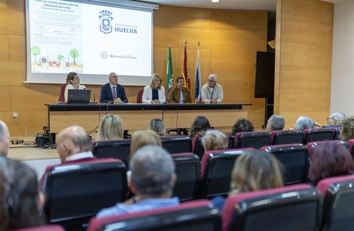Archivo - Ayuntamiento de Huelva y Universidad retomarán en septiembre las reuniones para avanzar en la construcción de una Ciudad Amigable con las personas mayores