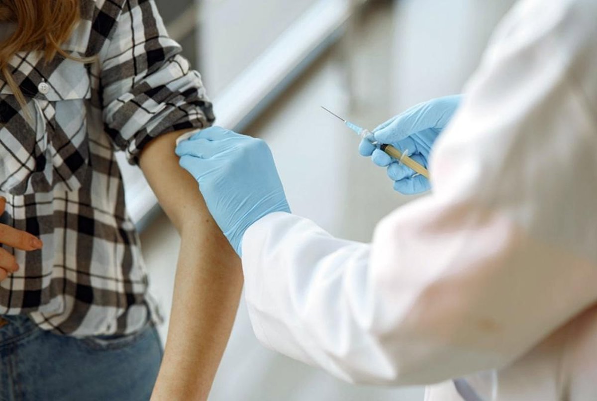 Avilés estrena un sistema de vacunación adaptado a pacientes de riesgo