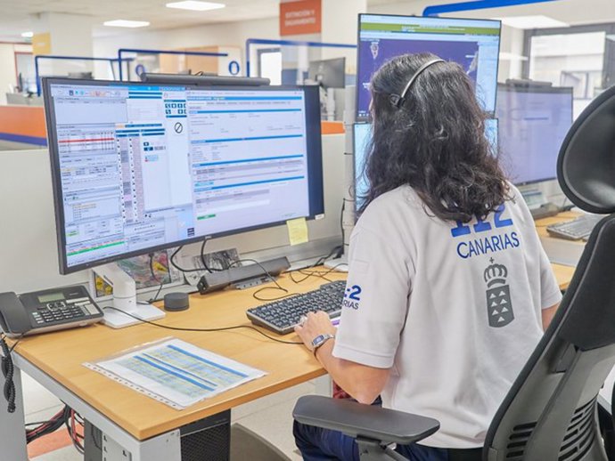 Archivo - Sala operativa del 112 Canarias