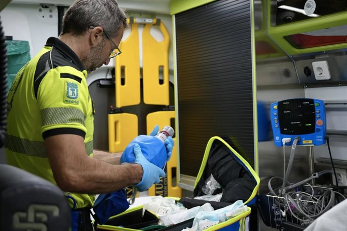 Un trabajador sufre un corte accidental en el cuello con una radial en unas obras en Ciudad Lineal