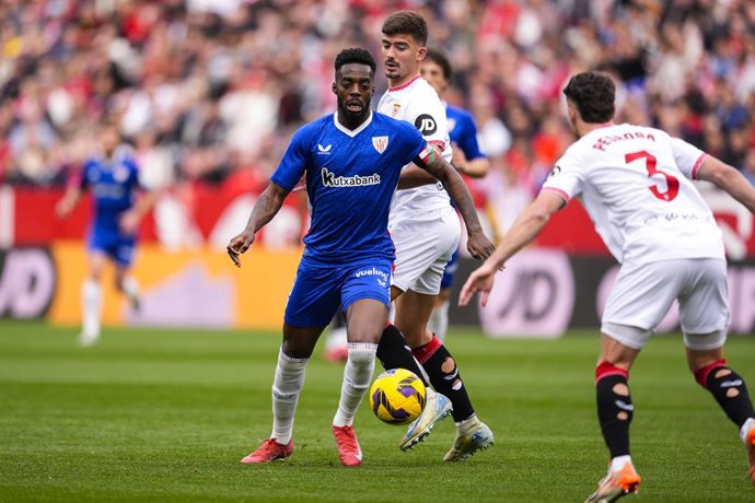 Archivo - Inaki Williams of Athletic Club in action during the Spanish league, LaLiga EA Sports, football match played between Sevilla FC and Atlhetic Club at Ramon Sanchez-Pizjuan stadium on March 16, 2025, in Sevilla, Spain.