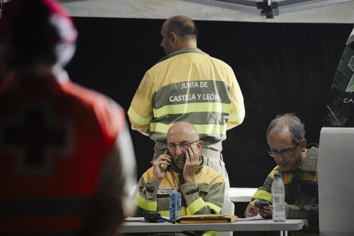 Puesto de control del incendio en Herradón de Pinares, a 16 de agosto de 2025, en Ojos-Albos, Ávila, Castilla y León (España). 