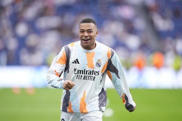 Archivo - Kylian Mbappe of Real Madrid smiles during the Spanish League, LaLiga EA Sports, football match played between Real Madrid and Real Sociedad on May 24, 2025, in Madrid, Spain.