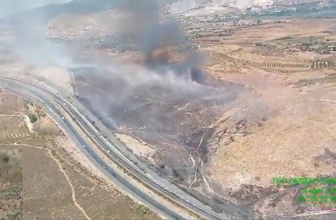 Imagen panorámica del incendio activo en Padúl (Granada).