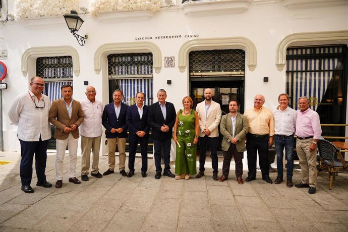 EL consejero de Presidencia, Interior, Diálogo Social y Simplificación Administrativa, Antonio Sanz, en las novilladas de Cazalla de la Sierra (Sevilla).