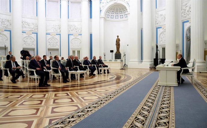 Vladimir Putin informa a la cúpula de seguridad de Rusia sobre los resultados de su cumbre con Trump, a 16 de agosto de 2025