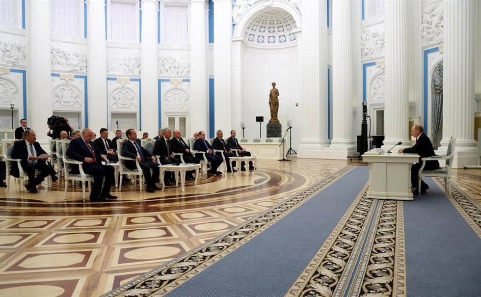 Vladimir Putin informa a la cúpula de seguridad de Rusia sobre los resultados de su cumbre con Trump, a 16 de agosto de 2025