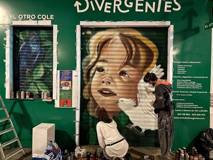 Archivo - Arte urbano en un establecimiento del barrio valenciano de Russafa. Imagen de archivo