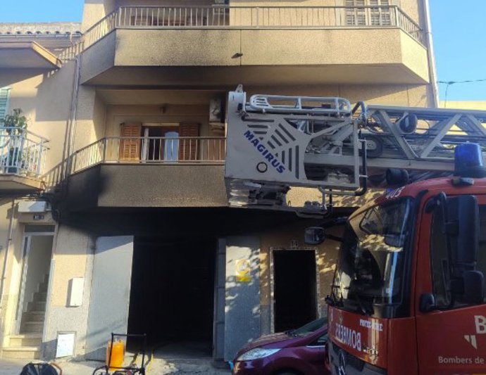 Controlado el incendio declarado en el garaje de un edificio en Porto Cristo