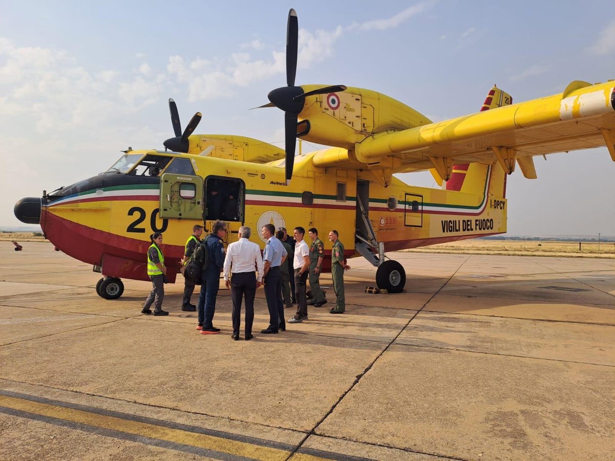 Aterrizan en la base aérea de Matacán (Salamanca) dos aviones-cisterna italianos para combatir los incendios de España