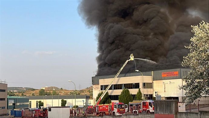 Una explosión en el polígono de Villalonquéjar en Burgos provoca un incendio.