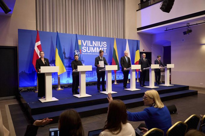 Archivo - June 2, 2025, Vilnius, Lithuania: Leaders of the Baltic Nine nations take part in a joint press conference at the conclusion of the Vilnius Summit at the Palace of the Grand Dukes of Lithuania, June 2, 2025 in Vilnius, Lithuania. Standing from l
