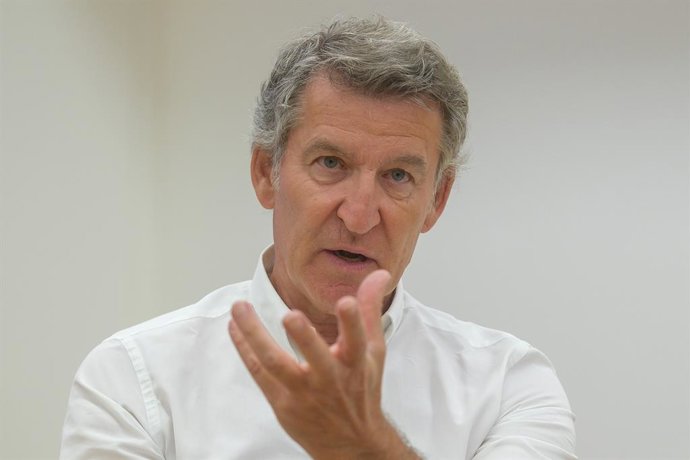 Archivo - El presidente del PP, Alberto Núñez Feijóo, en una entrevista con Europa Press