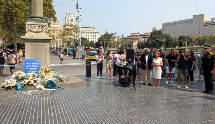 Acvot y Plataforma 17A conmemoran en Barcelona los 8 años de los atentados de 2017 en La Rambla de Barcelona (Catalunya, España), en La Rambla el 17 de agosto de 2025