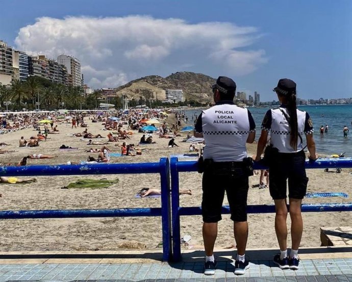 Archivo - Alicante recalca la prohibición de fuegos artificiales y pirotecnia en las partidas rurales ante el riesgo de incendios