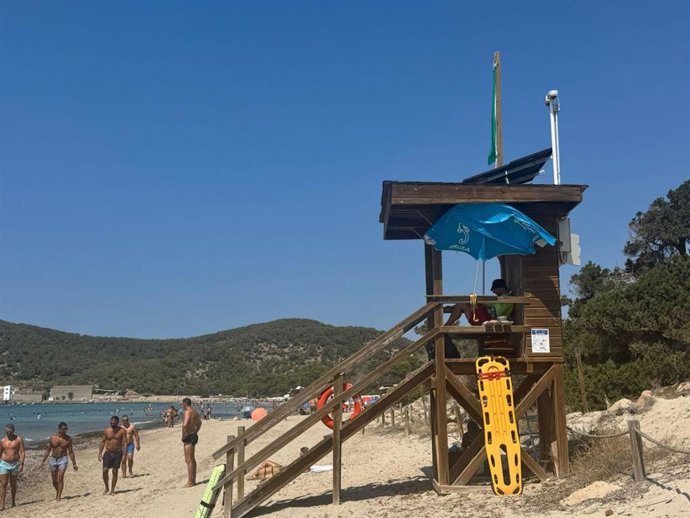 El Govern despliega sensores inteligentes para medir la ocupación en tiempo real en la playa de Ses Salines de Ibiza
