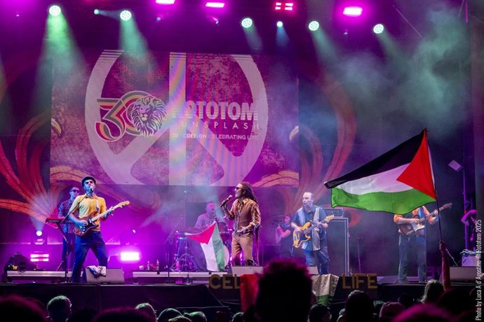 Jamaica une generaciones: el reggae de The Wailers y el ciclón dancehall de Spice celebran raíces en Rototom 