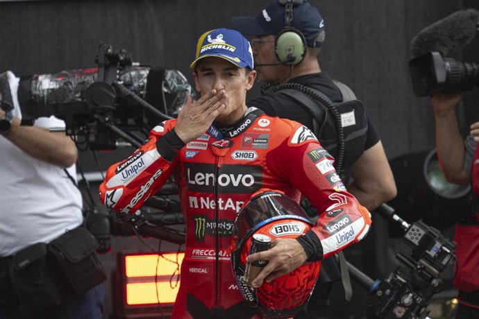 MARQUEZ Marc (spa), Ducati Lenovo Team, Ducati Desmosedici GP25, retrato, comemorando sua vitória na corrida Sprint durante o 2025 MotoGP Bwin Grand Prix of Austria, no Red Bull Ring, de 15 a 17 de agosto de 2025 na Áustria, Spielberg - Photo Studio Milag