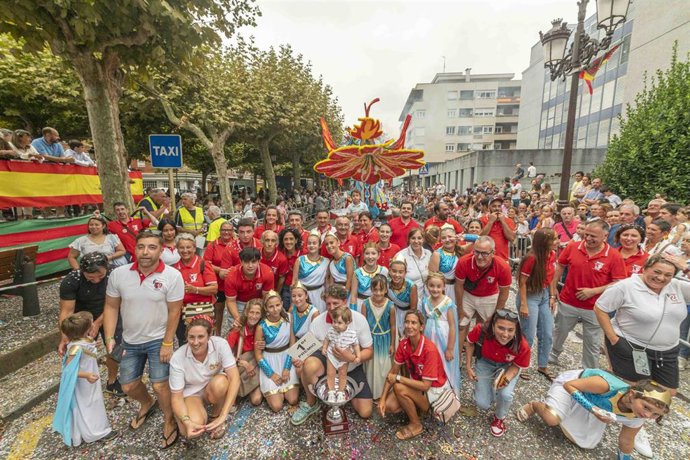 La carroza 'Pandora', de Francis 2, gana la Gala Floral de Torrelavega