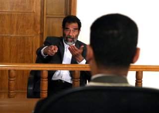 Archivo - July 1, 2004 - U.S. - KRT WORLD NEWS STORY SLUGGED: USIRAQ KRT POOL PHOTO BY KAREN BALLARD/TIME MAGAZINE (July 1) BAGHDAD, IRAQ -- Former Iraqi leader Saddam Hussein makes first courtroom appearance to hear what he is being investigated for and 