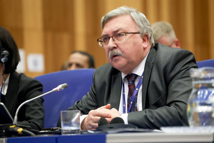 Archivo - Arquivo - 18 de outubro de 2024, Viena, Áustria, Áustria: MIKHAIL IVANOVICH ULYANOV, Embaixador Permanente da Federação Russa da ONU, fala durante a votação de uma emenda no Plenário da ONU de Viena durante a Conferência das Partes da COP12 da O