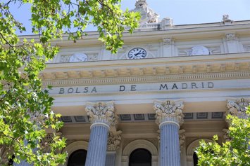 Fachada del edificio de la Bolsa en Madrid