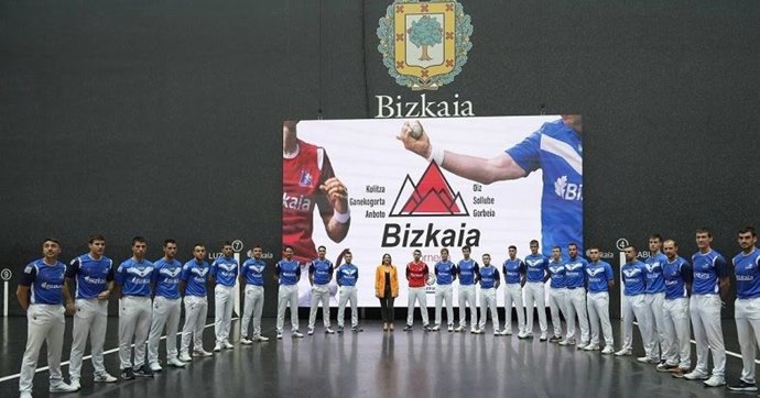 Pelotaris participantes en la XII edición del Torneo Bizkaia de pelota