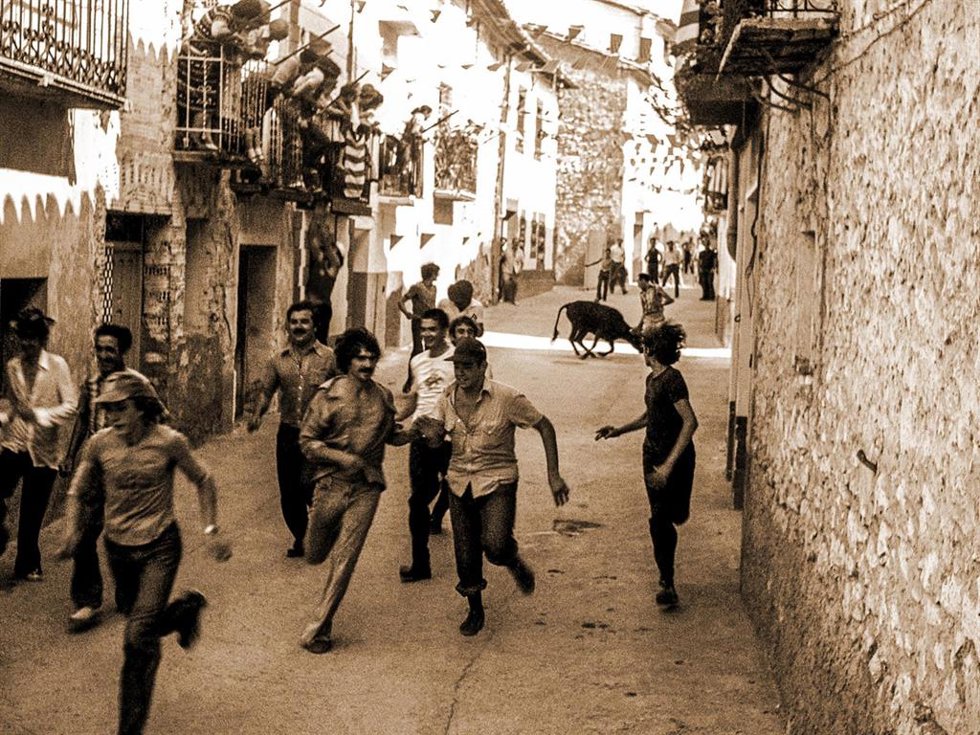 Los Olmos (Teruel) lanza un crowdfunding para mantener la exposición 'Instantes de nuestra historia'