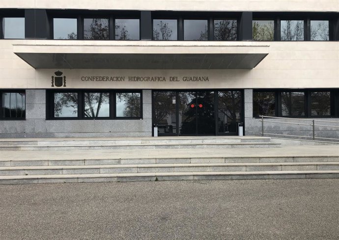 Fachada de la Confederación Hidrográfica del Guadiana.