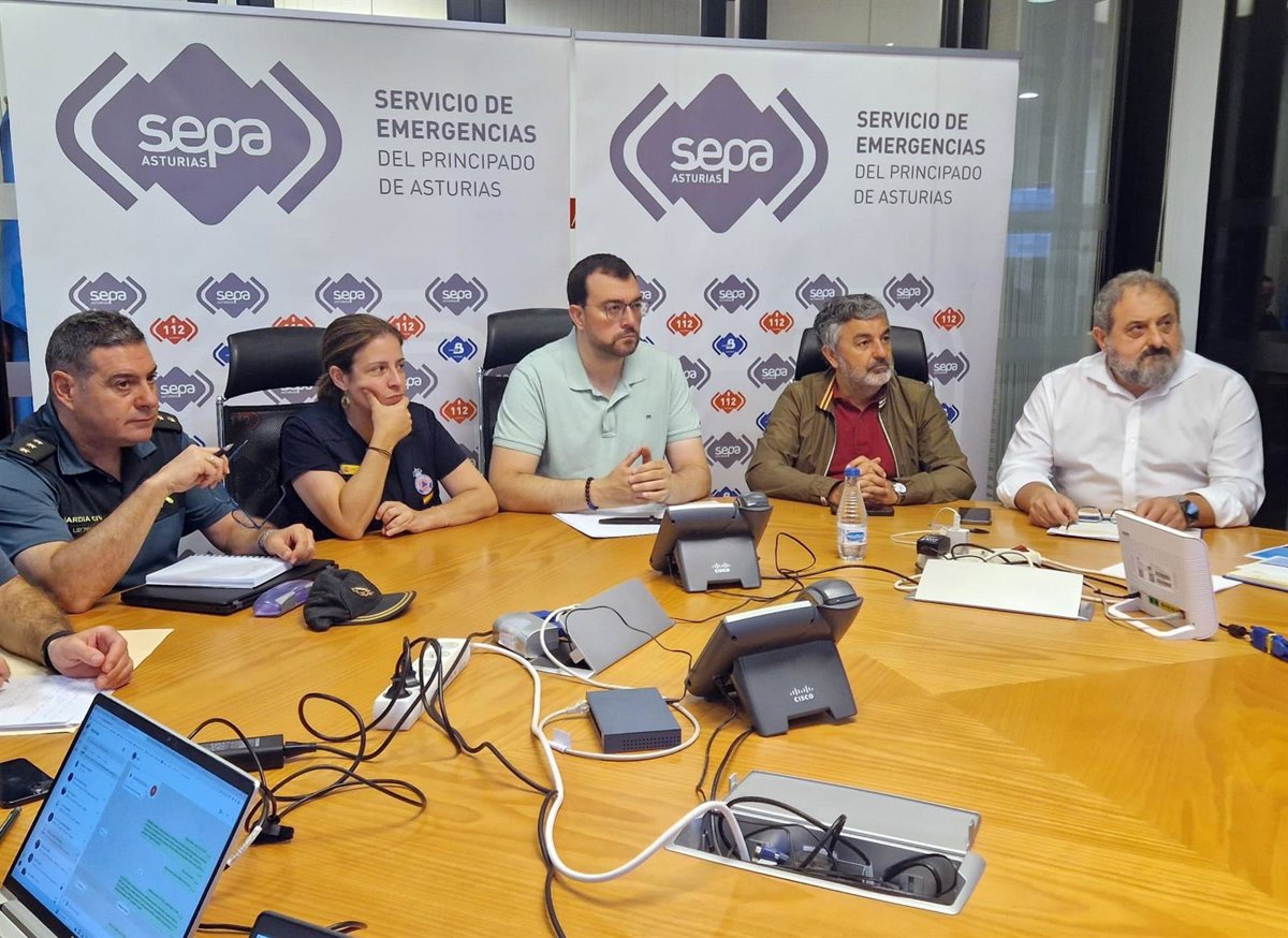 Barbón dice que la climatología abre hoy  una ventana de oportunidad  para poder controlar los incendios