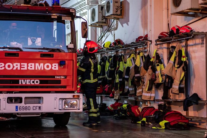 Archivo - Bomberos de Huelva capital en una imagen de archivo.