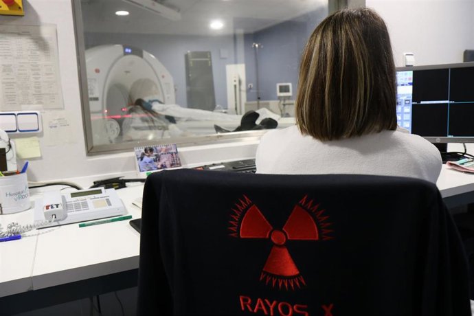 Archivo - Nuevo equipo PET/TAC en el Virgen del Rocío de Sevilla.