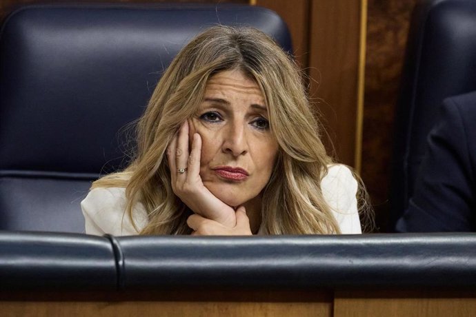 Archivo - La vicepresidenta segunda y ministra de Trabajo, Yolanda Díaz, durante un pleno en el Congreso de los Diputados, a 25 de junio de 2025, en Madrid (España).  
