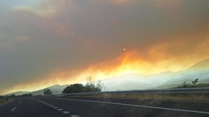 Incendio de Jarilla (Cáceres) en el límite con la provincia de Salamanca.
