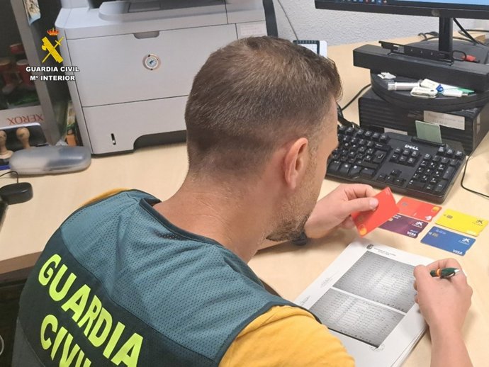 Libertad con medidas cautelares para un joven acusado de múltiples robos y estafas en Albatera